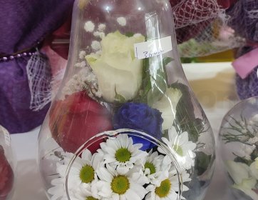 Fanusta Beyaz Gül Aranjmanı