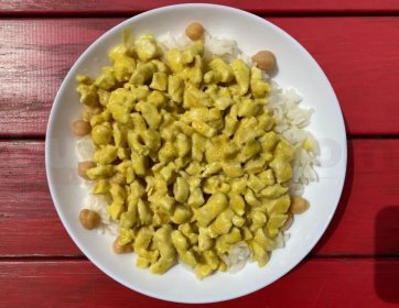 Pilav Üstü Köri Soslu Tavuk