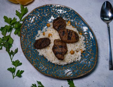 Pilav Üstü Izgara Köfte