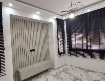 Modern Siyah Ahşap Jaluzi Perde Uygulaması