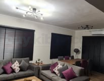 Ahşap Jaluzi Perdelerle Modern Salon