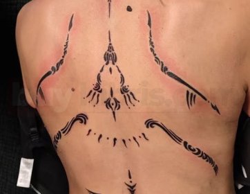Tribal Sırt Dövmesi
