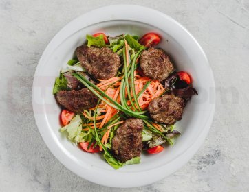 Köfteli Salata