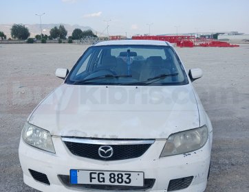 Mazda familya 2000