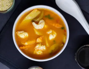  Acılı Tom Yam Çorba