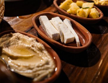 Her meze, bir hikâyenin devamı