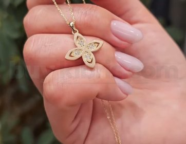 Üç Yaprak Motifli Altın Kolye