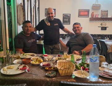 Enişte Meyhane – Bu Masada Sohbetin Tadını Bilirler