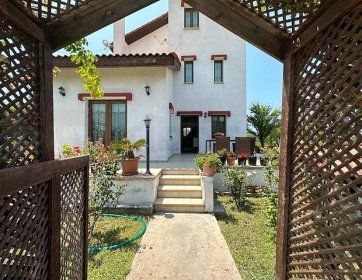 Lapta Oteller Bölgesi Satılık Triplex Villa