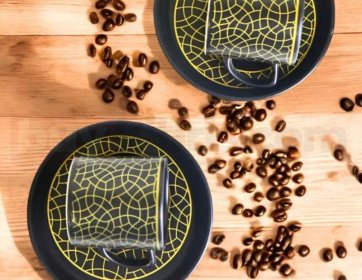 Altın Geometrik Desenli Cam Fincan Takımı (Siyah Tabağa Sahip)