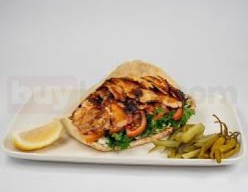 Kıbrıs pidesinde tavuk döner