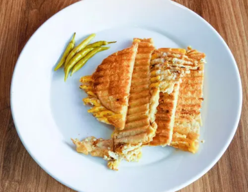 Sucuklu Kaşarlı Yumurtalı Tost