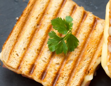 Hellim Peynirli Tost