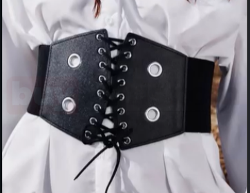 Şıklığı Belinde Toplayan Deri Korse Kemer