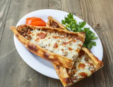 Kıymalı Kaşarlı Pide