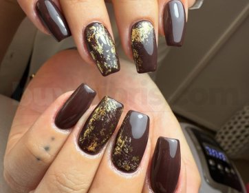 Çikolata Kahvesi ve Altın Detaylı  Jel Tırnak Tasarımı
