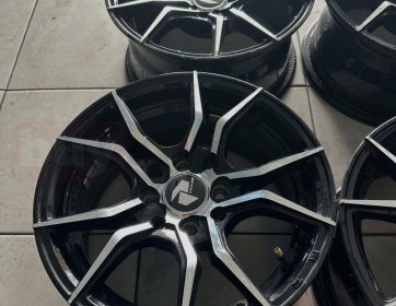 Siyah Gümüş Detaylı Alaşım Jant Takımı