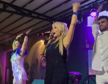 Kapı Lefkoşa' Yonca Evcimik rüzgarı estiii