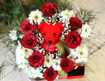 Ayıcık Detaylı Kırmızı & Beyaz Aranjman