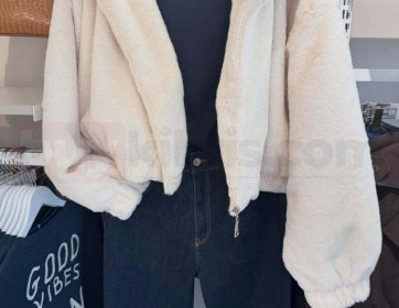 Beyaz yumuşak hırka