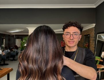 Doğal Dalgalı Kahve Saç Boyası