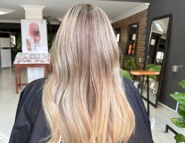 Doğal Geçişli Küllü Sarı Saç Uygulaması