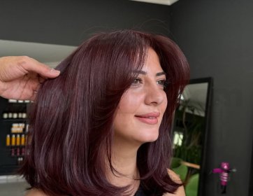 Kızıl Bordo Tonlarında Katlı Saç Kesimi