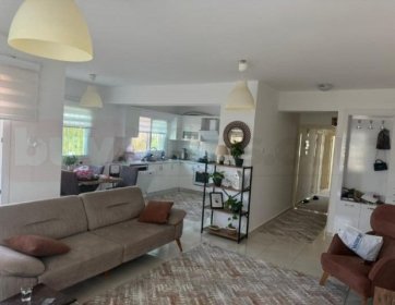 GAZİMAGUSADA UYGUN FİYATLI GENİŞ METREKARELİ ARA KAT 3+1 KREDİYE UYGUN TAKASA AÇIK DAİRE 