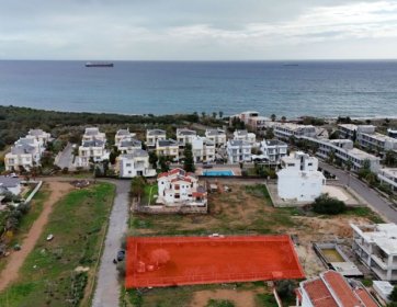 SATILIK | GAZİMAĞUSA YENİBOĞAZİÇİ’NDE DENİZE YAKIN FIRSAT ARAZİ 