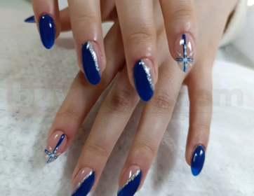 Saks Mavi ve Gümüş Detaylı Nail Art
