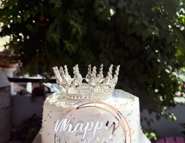 Taçlı Şık Doğum Günü Pastası