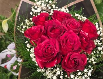 Cipso Detaylı Kırmızı Gül Buketi