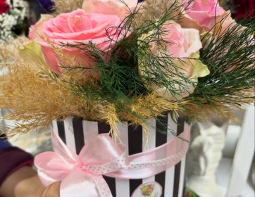 Kutuda Pembe Gül Aranjmanı