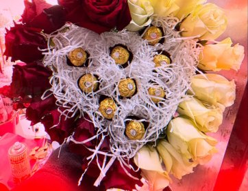 Kırmızı & Beyaz Gül Çikolata Buketi