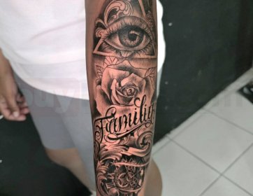 Aile Temalı Sanatsal Kol Dövmesi