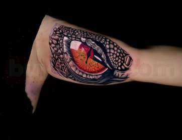 Yılan Gözü Realistik Dövme