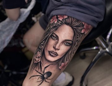 Kadın Portre Bacak Dövmesi