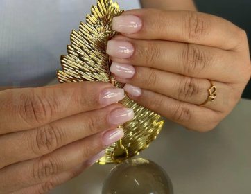 Sade ve Şık Nude Jel Tırnak Modeli