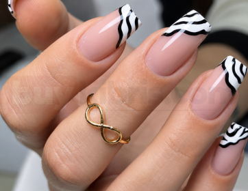 Zebra Desenli Tırnak Modeli