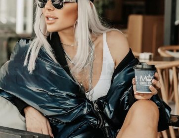 Siyah Aviator Güneş Gözlüğü ile Güçlü Sokak Modası Stili