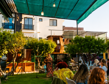 Nills Garden’da Canlı Performans ve Bahçe Atmosferi