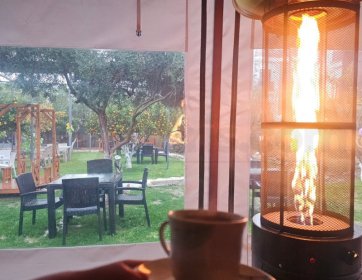 Kıbrıs’ta Sıcacık Kahve Keyfi ve Huzurlu Bahçe Atmosferi