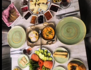 Kıbrıs’ta Zengin Serpme Kahvaltı Sofrası ve Doğa İçinde Brunch Keyfi