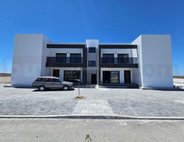 Lefkoşa Batıkent'te zemin kat bahçeli 3+1 lüks daireler.