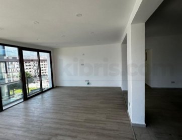 Girne Merkezde Satılık Dağ ve Deniz Manzaralı Penthouse