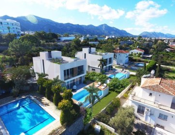 Girne Çatalköy Bölgesinde Muhteşem Konumda 500 m2 İçerisinde 4 Yatak Odalı ,Teraslı, Havuzlu ve Kendine Ait Bodrum Katı Olan Villamız Satılık Hemen Teslim