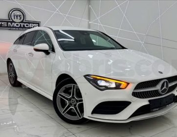 MERCEDES-BENZ CLA250e AMG
